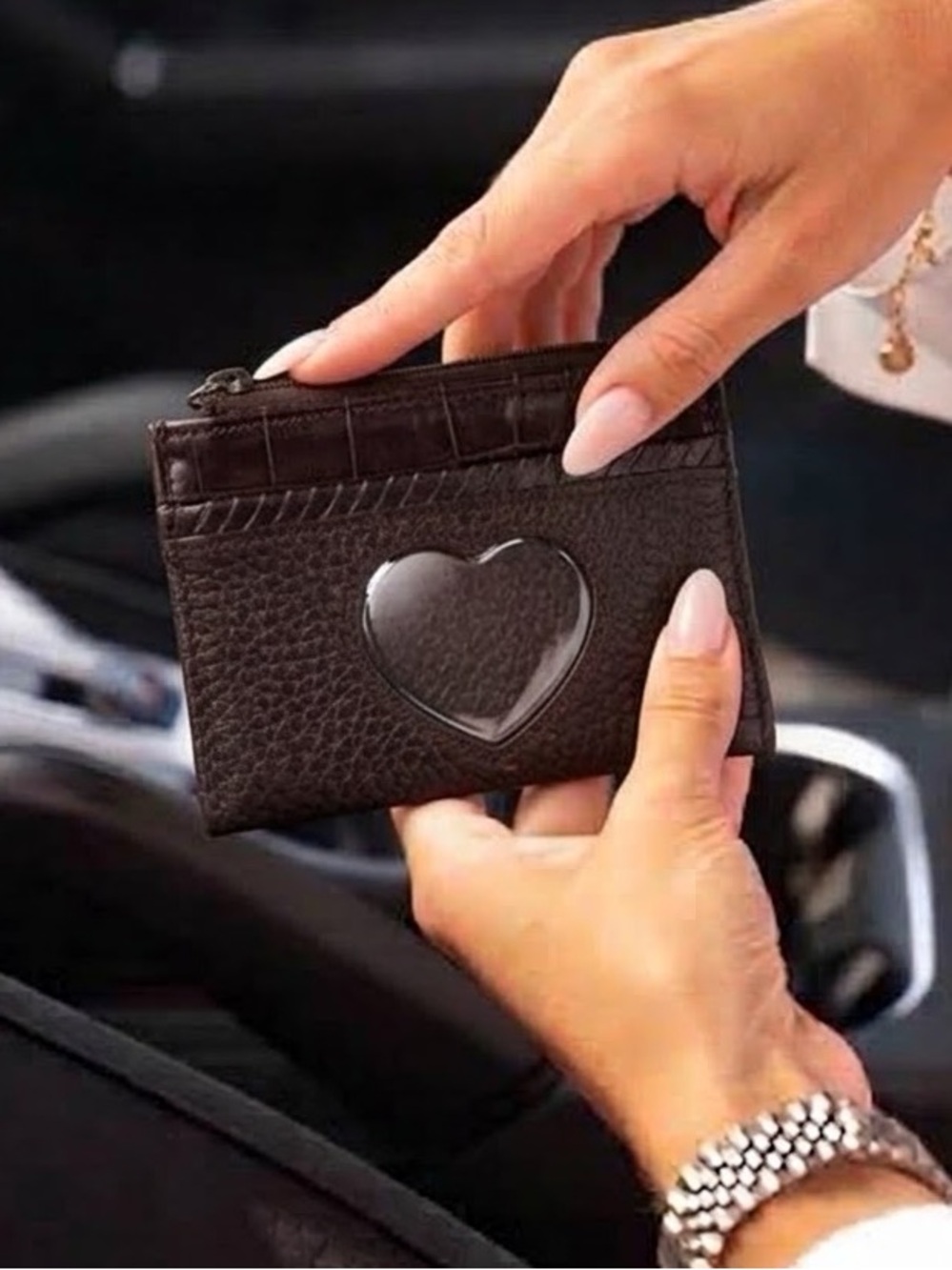 BRIGHTON $45 vintage late 90s Leather Heart Zip up Case